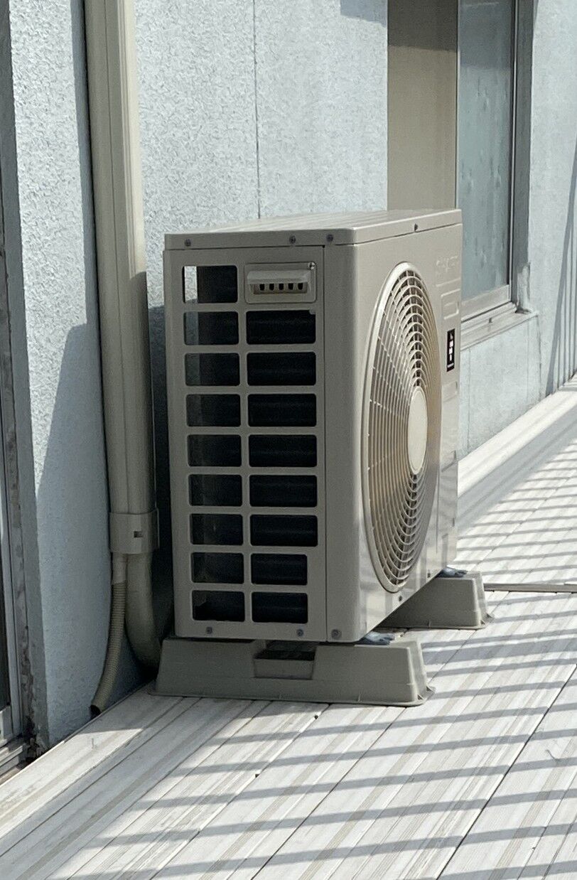 【雨漏りの原因】修理しても止まらない本当の理由。室外機ドレンホースが原因だった事例（明石市・加古川市・姫路市）